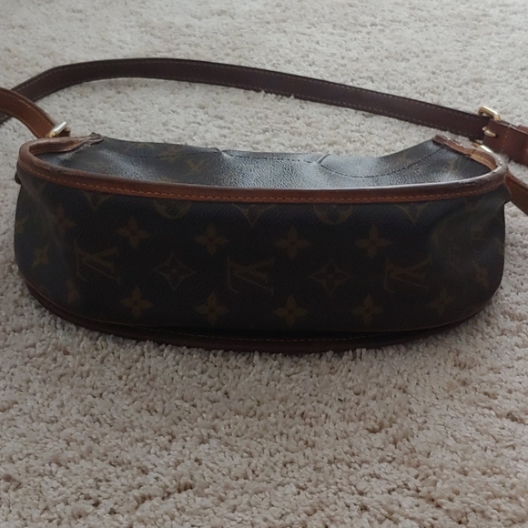 Authentic Louis vuitton menilmontant crossbody - Picture 6 of 14